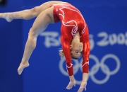 开云在线直播-赛道与绿茵的交响，F1新赛季揭幕战之夜，迪巴拉关键制胜