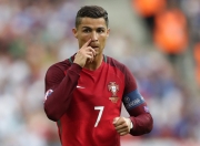 开云世界杯2026-那一夜，波尔让中国球迷集体起立，无关胜负，唯有热爱