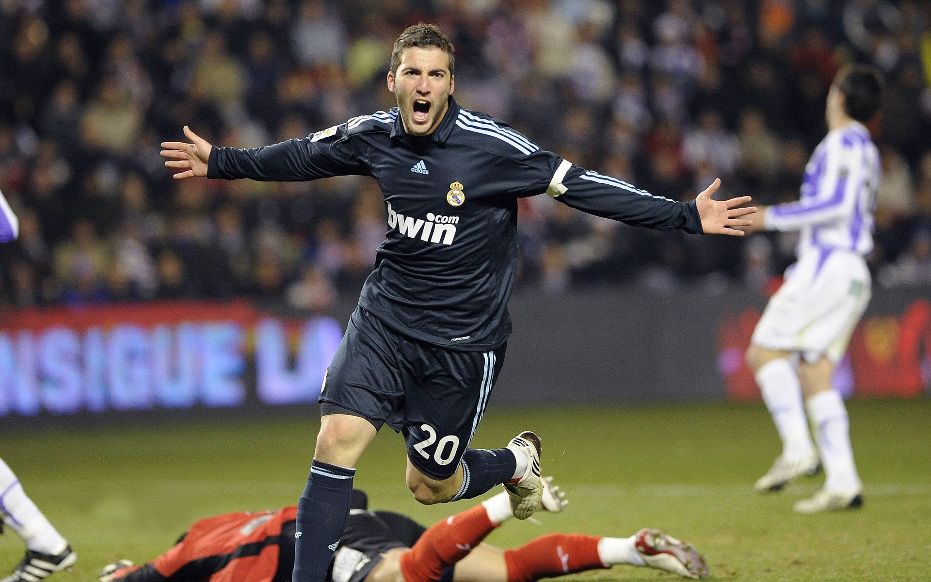 英格拉姆爆发,深圳队终结森林狼不败神话