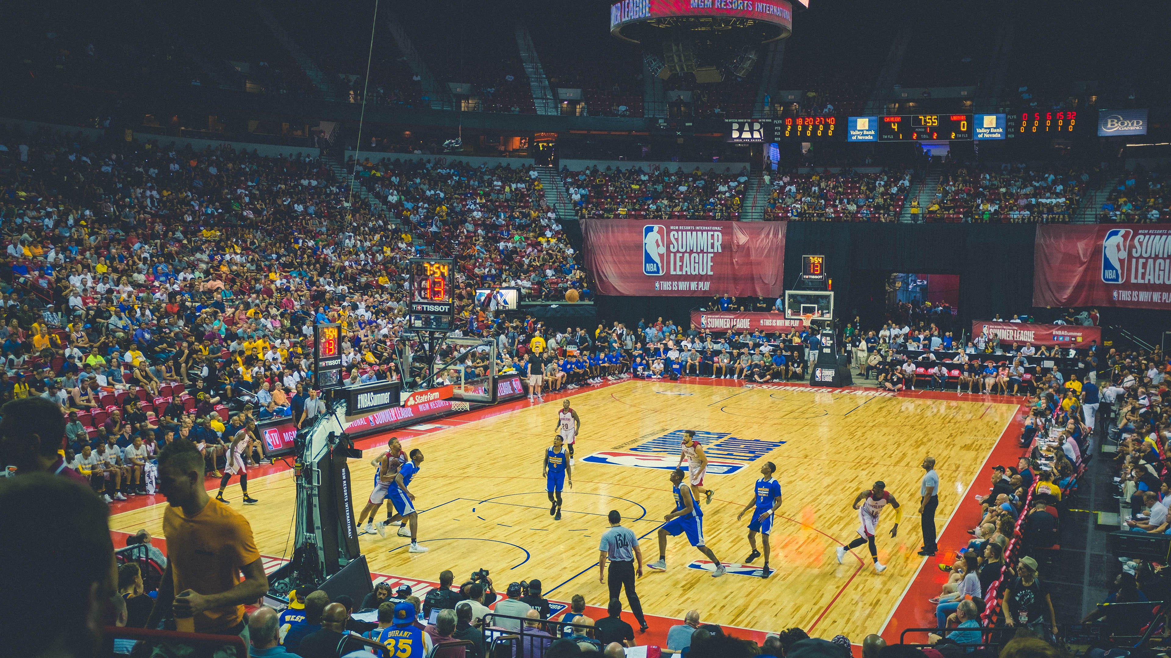 东契奇爆发,马刺生死战取胜雷霆,一场定义赛季的孤勇之战