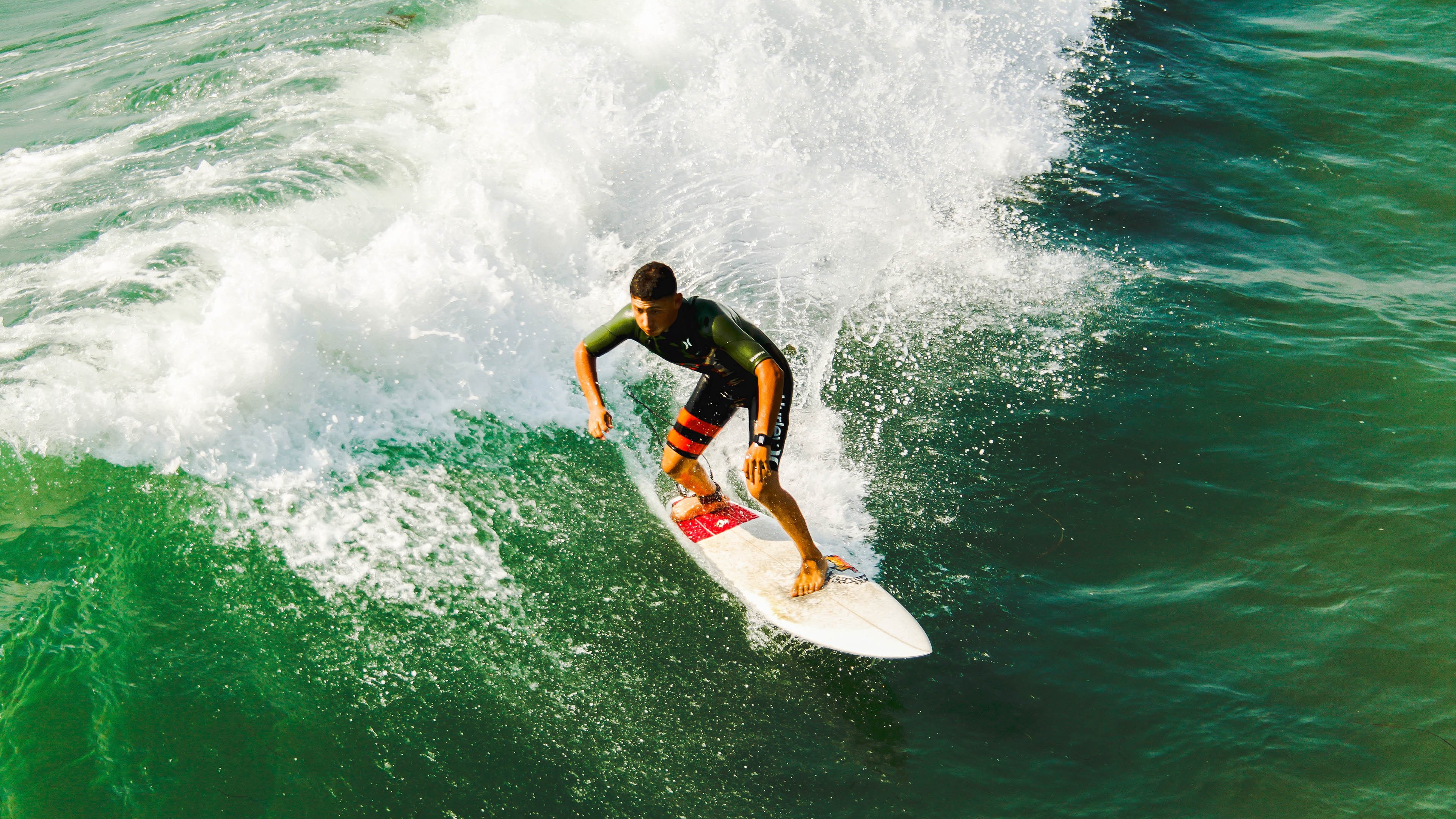 街道狂飙与绿茵智斗,当F1引擎轰鸣遇见战术棋盘